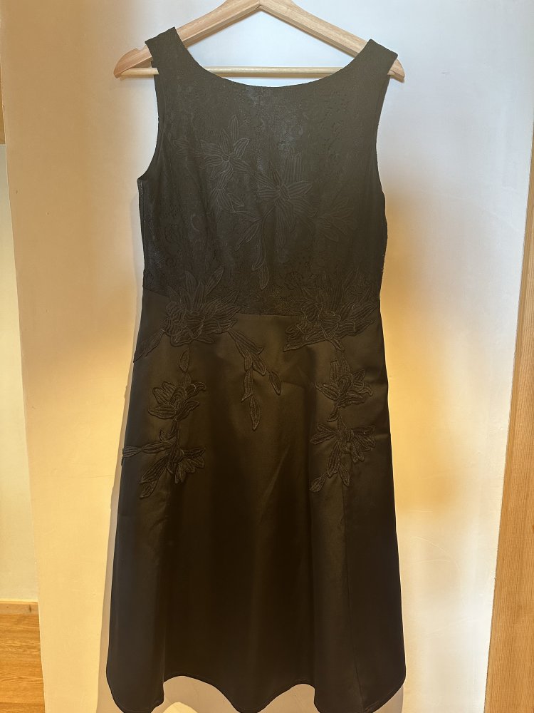 Schwarzes Cocktailkleid