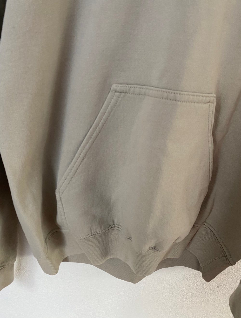 Beiger Pulli