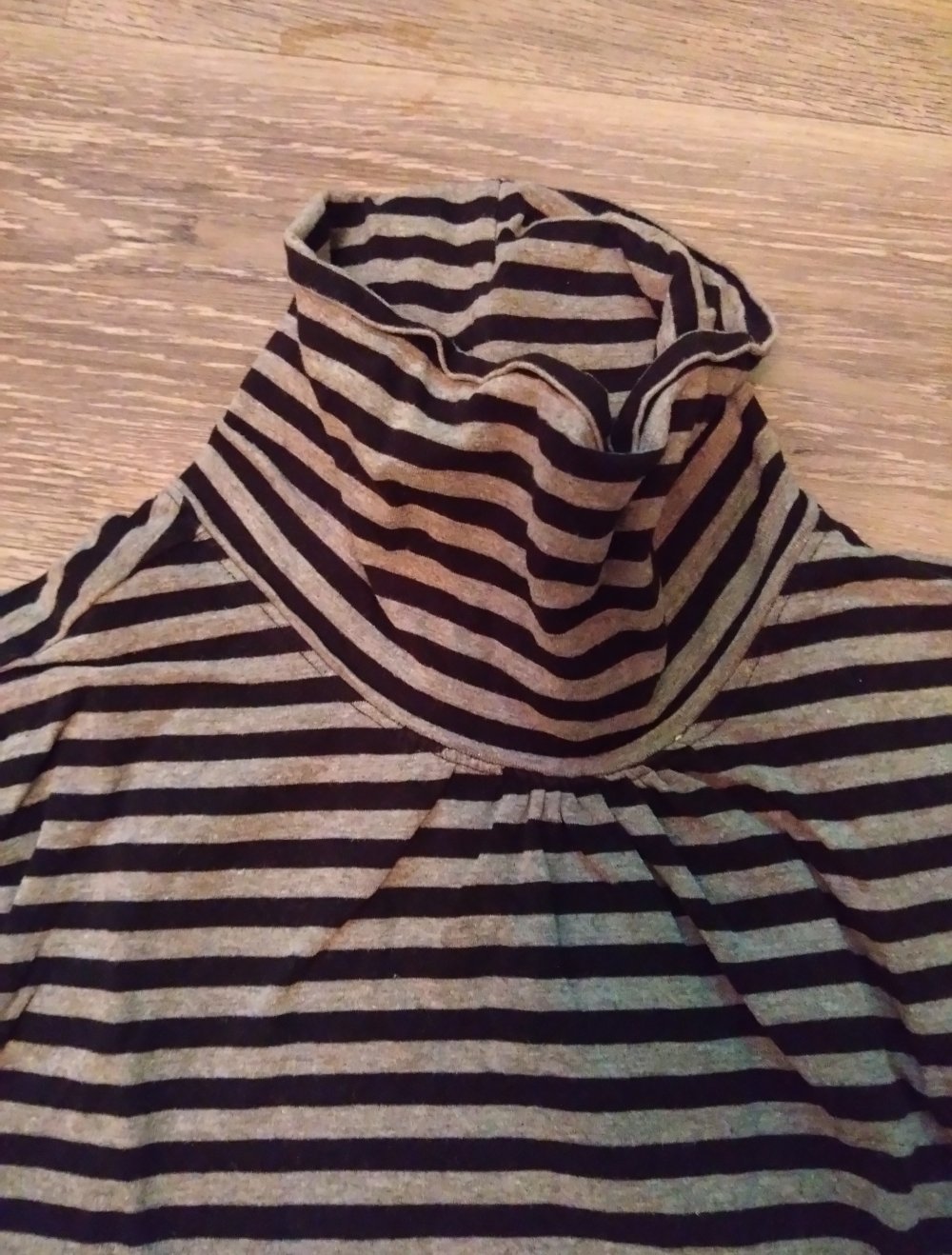 Gina Benötigt T-Shirt mit Rollkragen