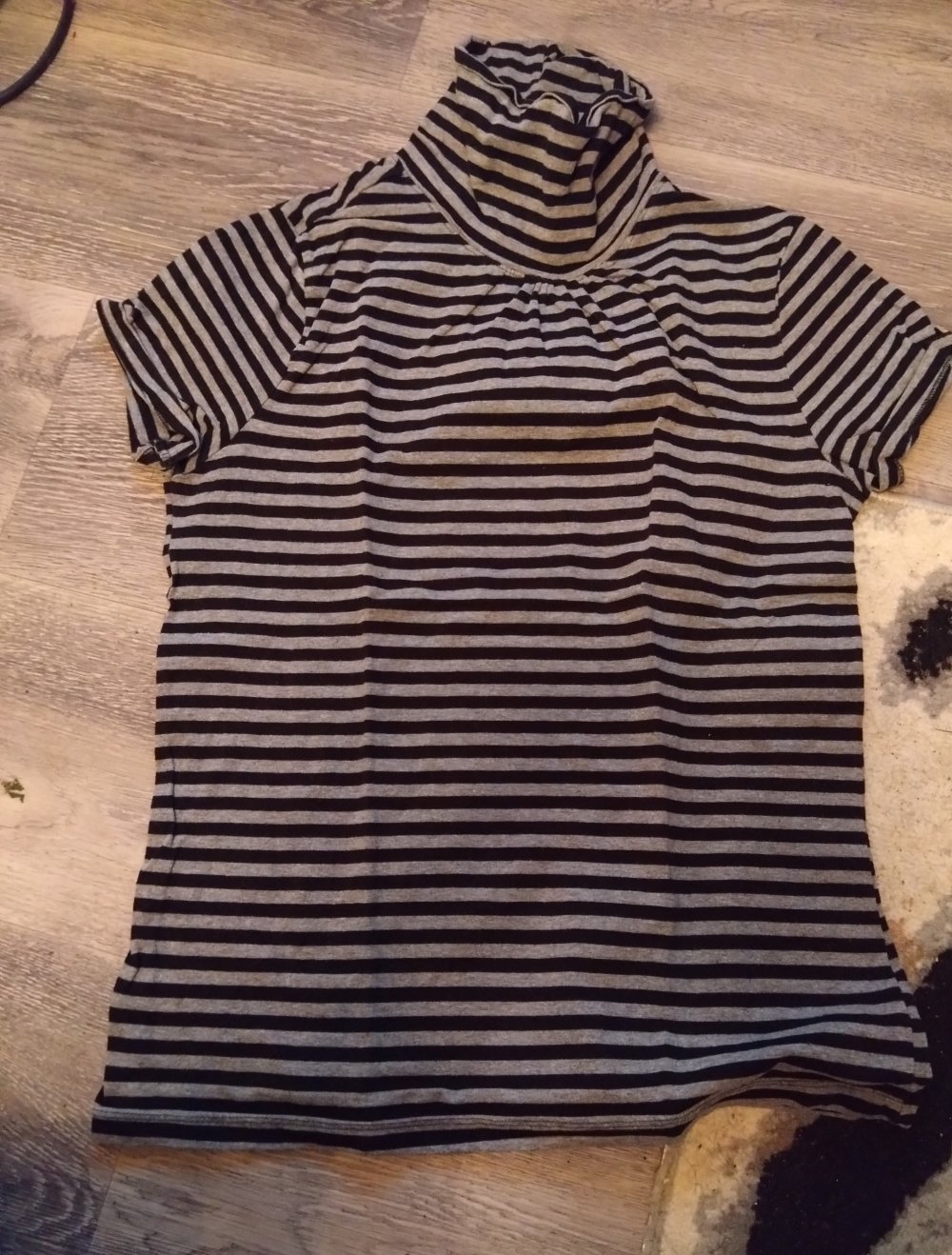 Gina Benötigt T-Shirt mit Rollkragen