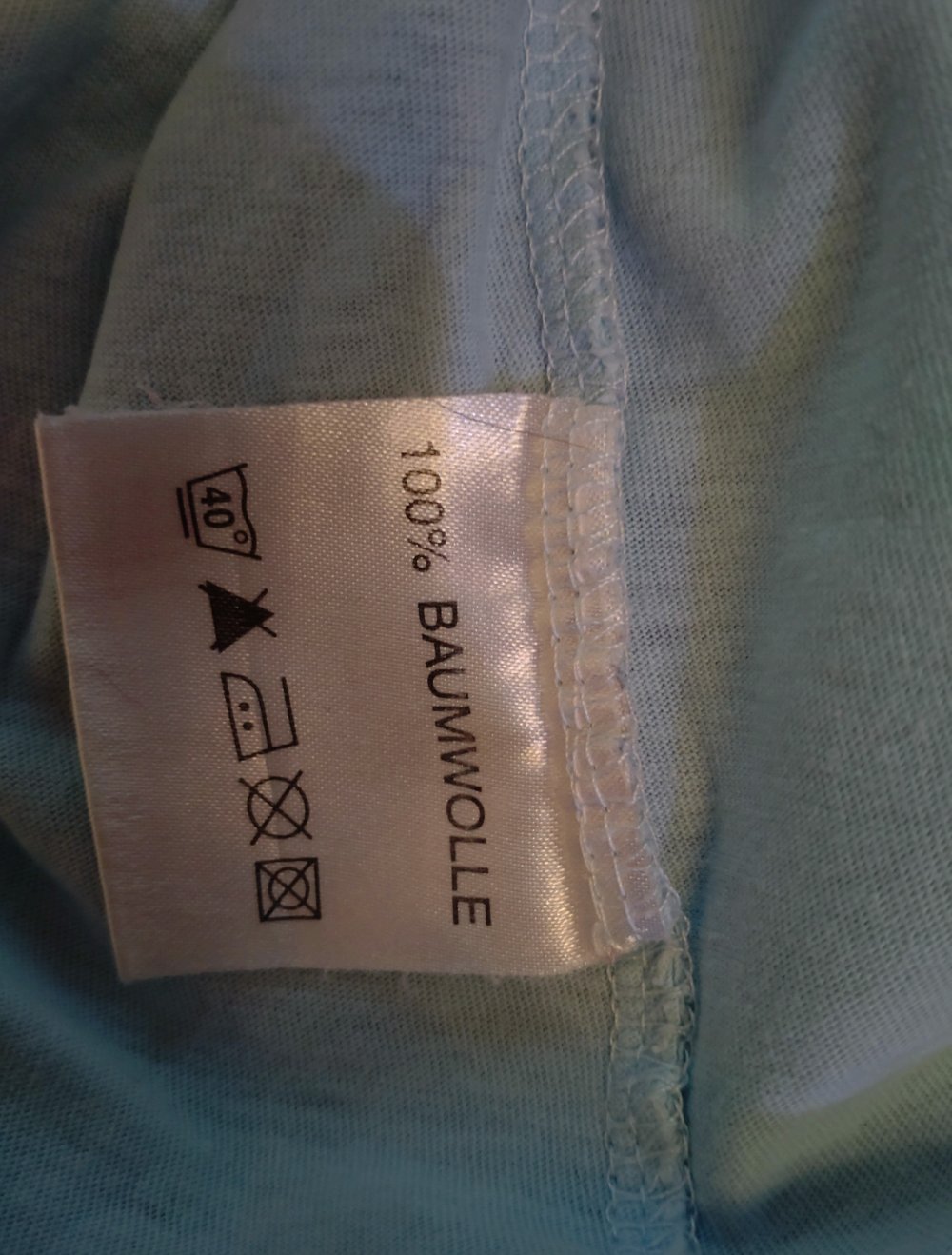 T-Shirt in hellblau