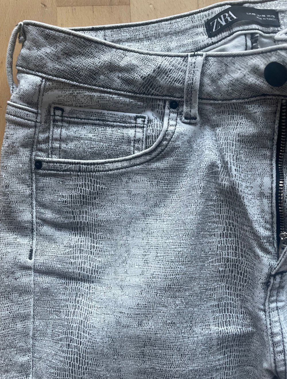 Zara Jeans Schlangenprint 40