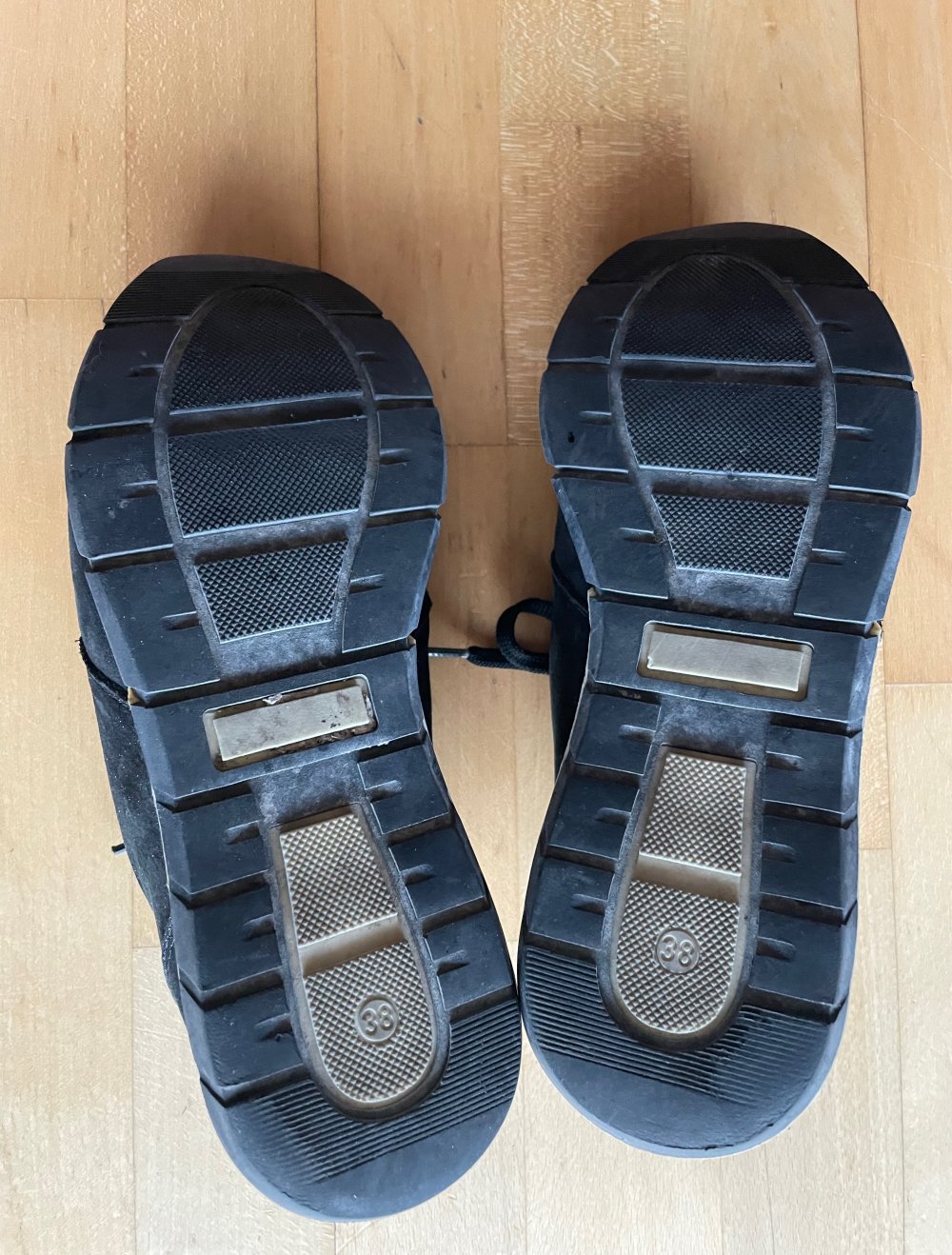 Sneaker mit Applikationen 38