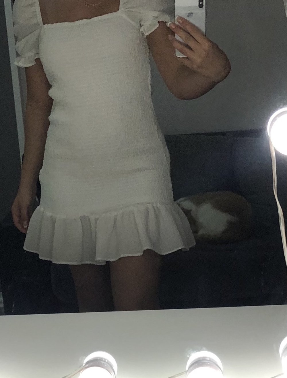 weißes Kleid