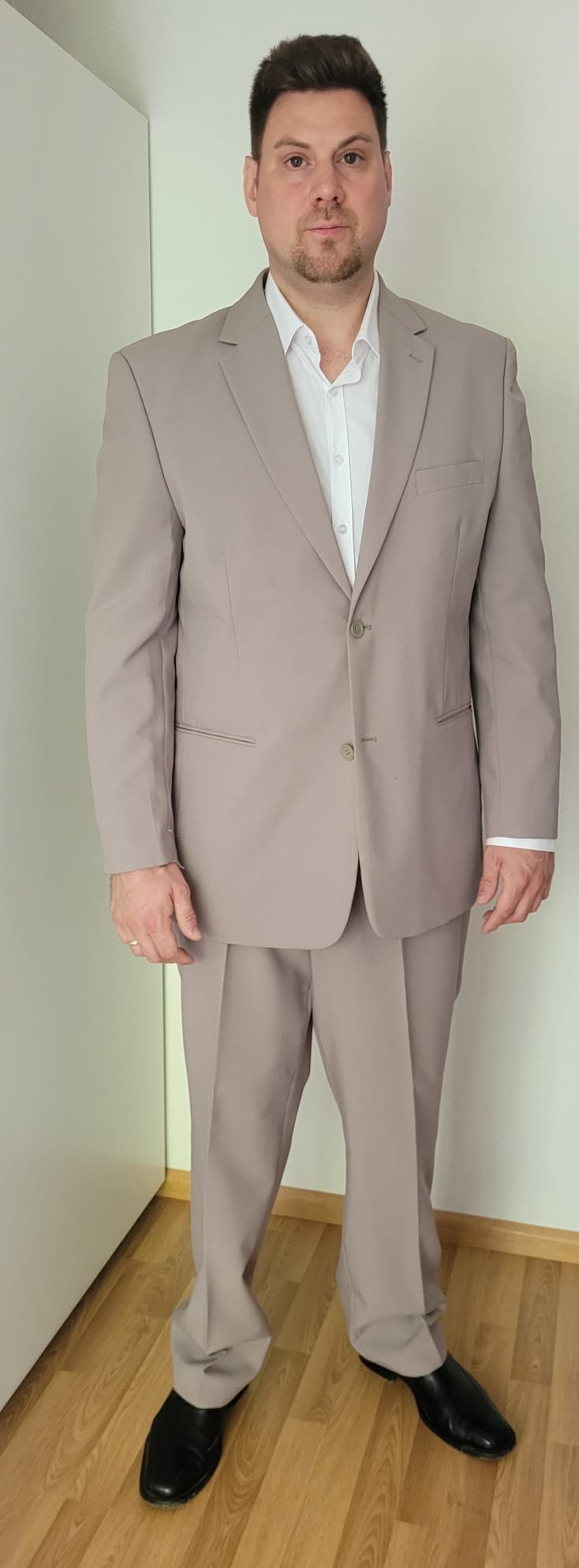 Anzug beige