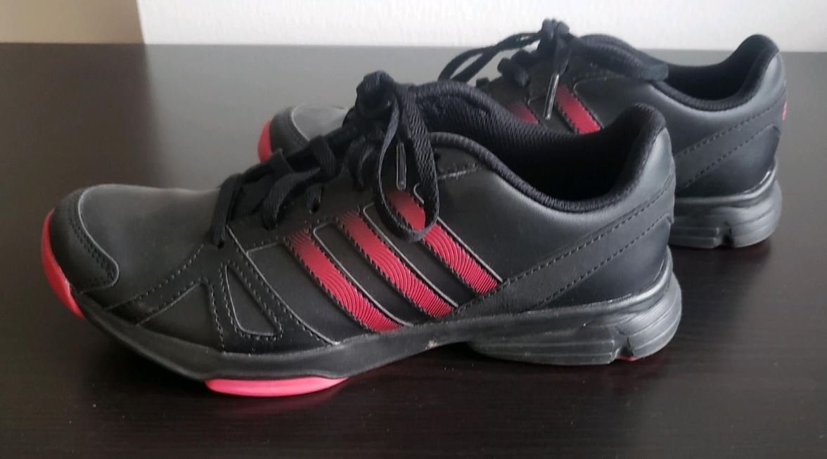 Adidas Freizeitschuhe Gr. UK 4,5