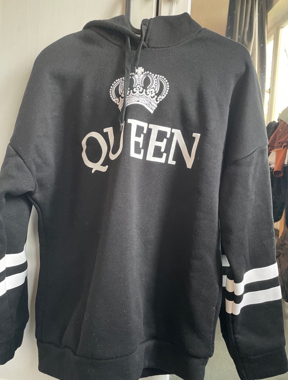 Schwarz-weißes Queen Pulli