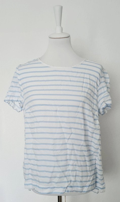 Blau-weiß gestreiftes T-Shirt