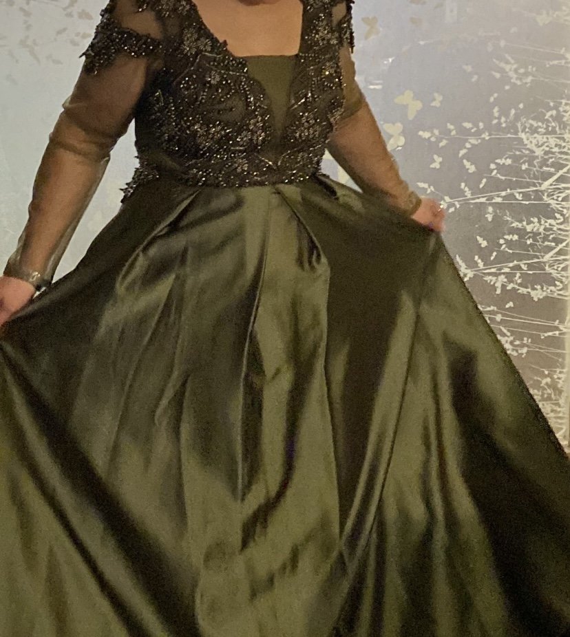Abendkleid in Olivgrün 