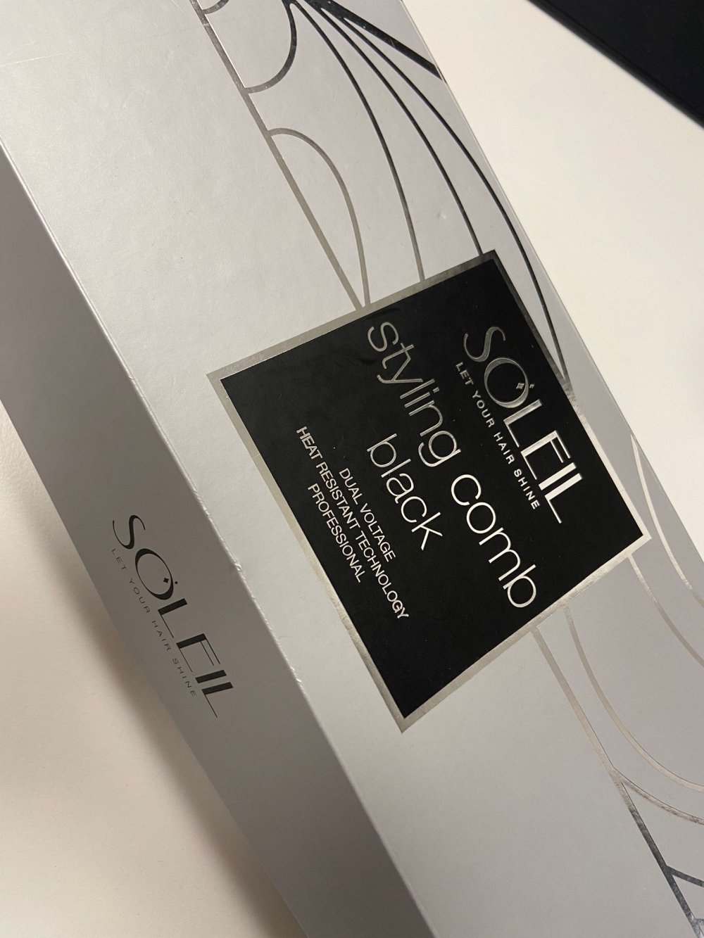 Nagelneuer Frisierkamm in Schwarz 