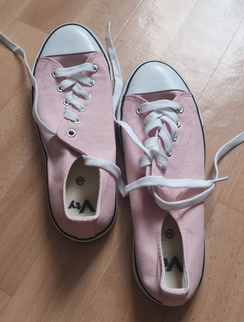 2 Paar Sneaker, je