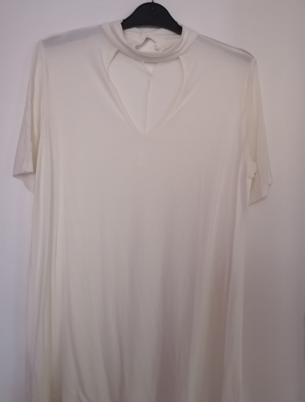 Shirt mit Cut Out