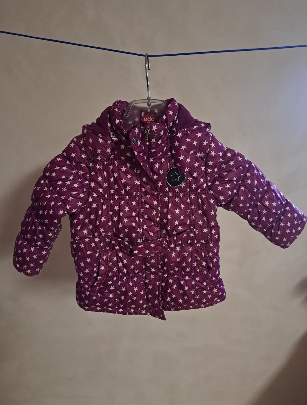 Lila Winterjacke