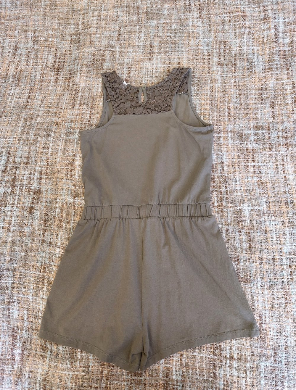 khakifarbener Jumpsuites, 4€
