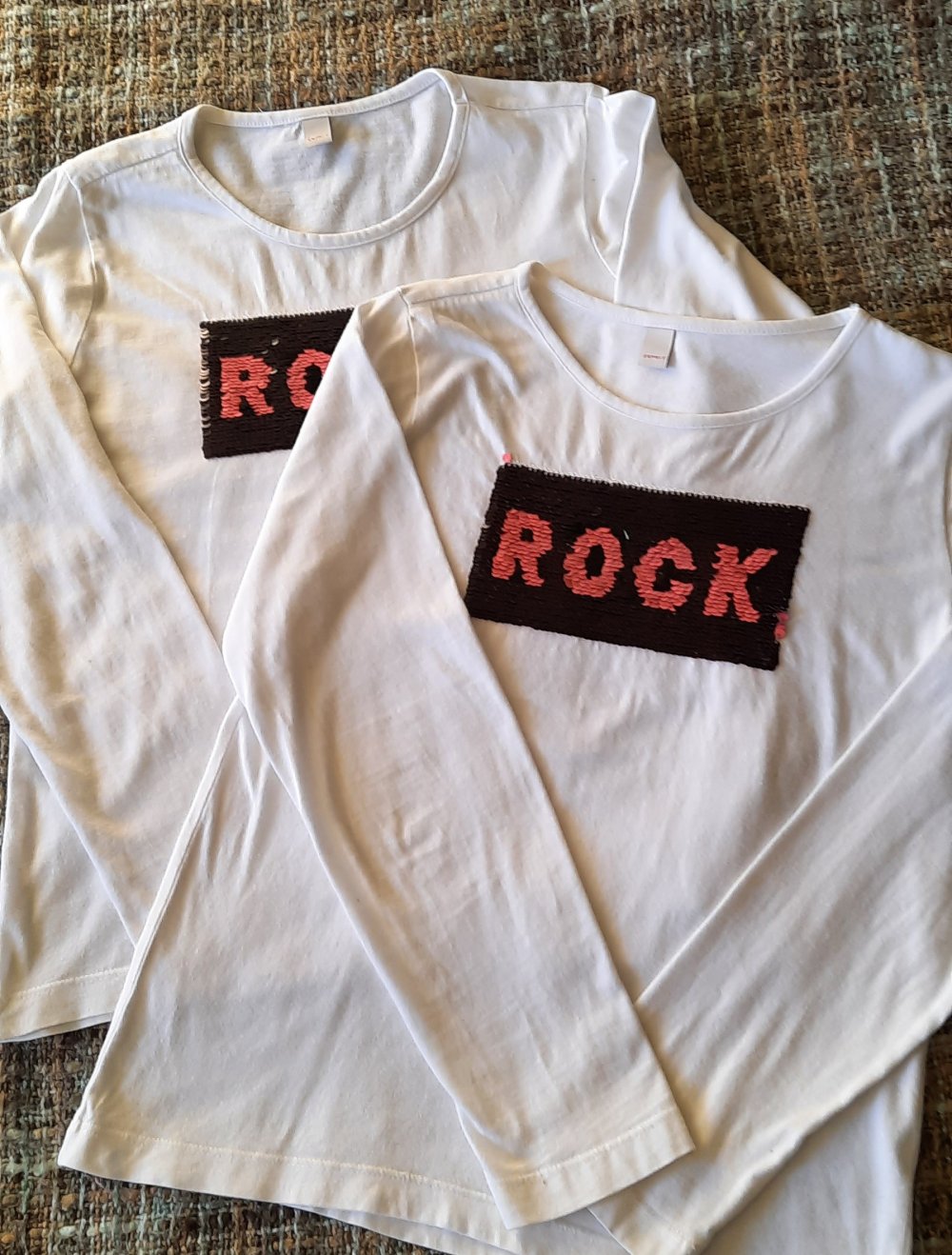 2 langärmlige T-Shirts; 8