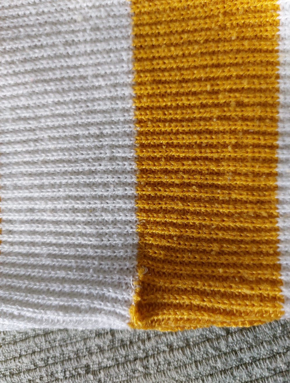 Wollpullover; 4€