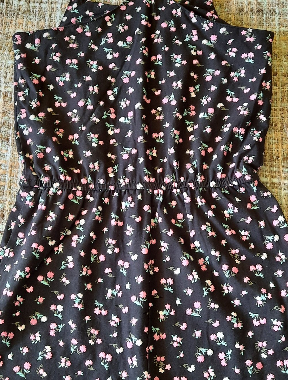 kurzer Jumpsuites; 4€