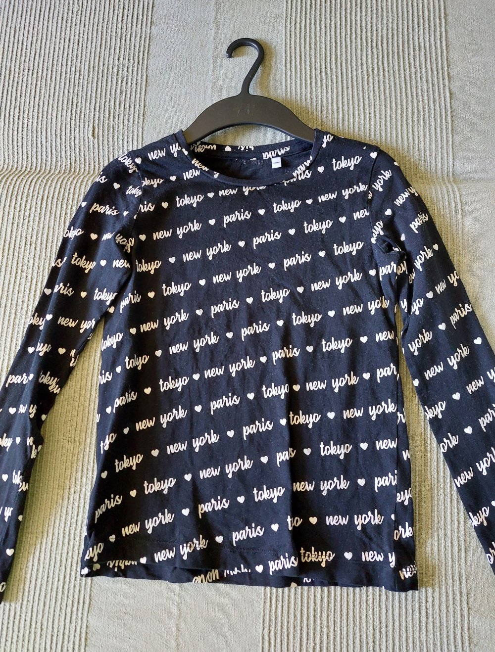 schwarzes Langarmshirt; 5€