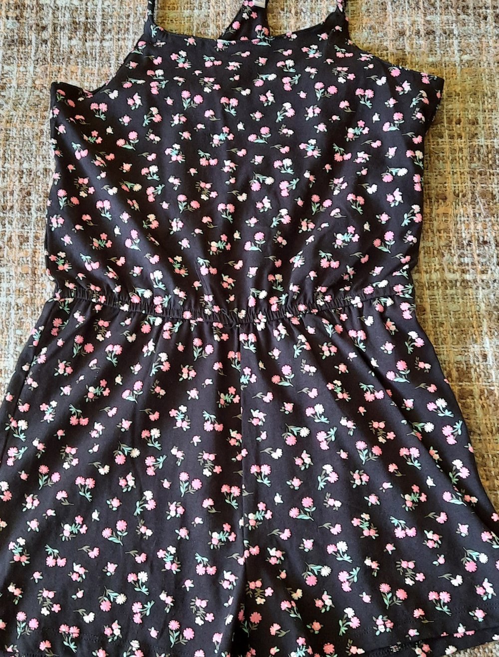 kurzer Jumpsuites; 4€