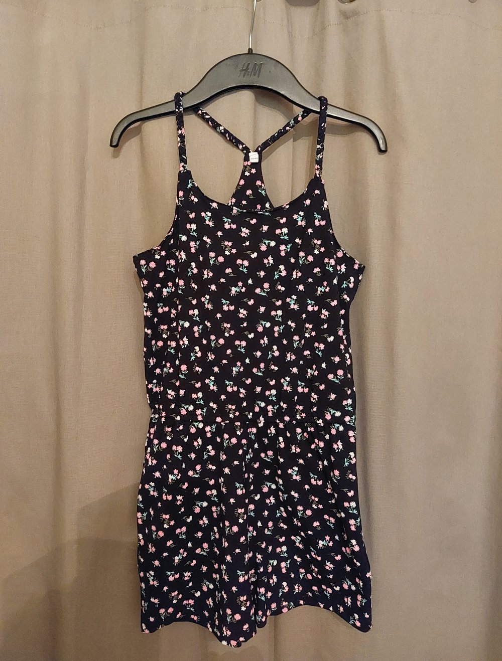 kurzer Jumpsuites; 4€