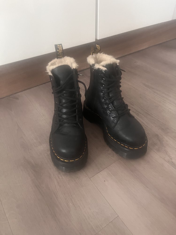Dr. Martens gefüttert 