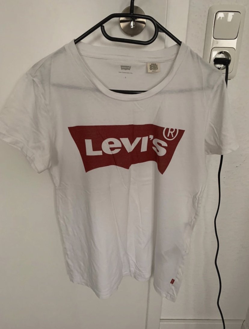 Levi’s T-shirt