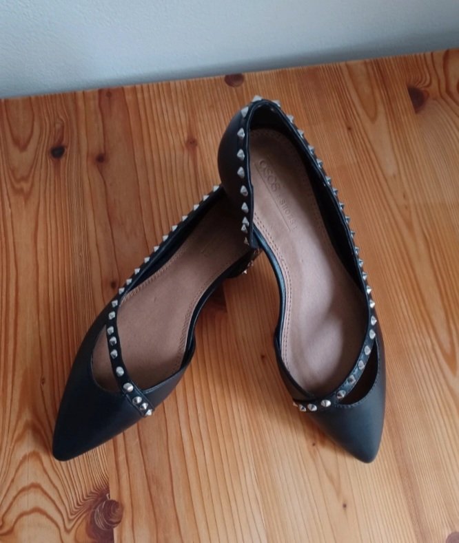 Neuwertige Ballerinas mit Nieten - Gr. 40