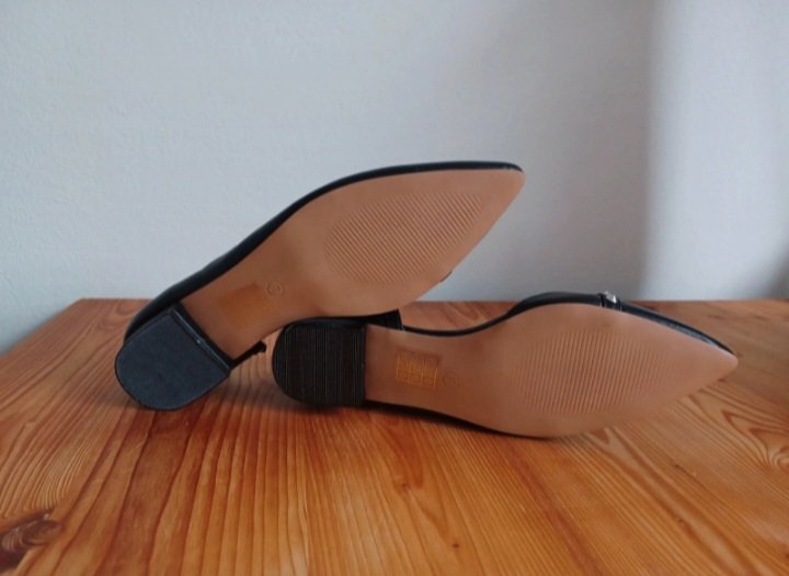 Neuwertige Ballerinas mit Nieten - Gr. 40