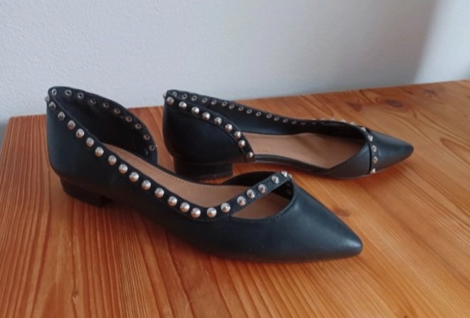 Neuwertige Ballerinas mit Nieten - Gr. 40