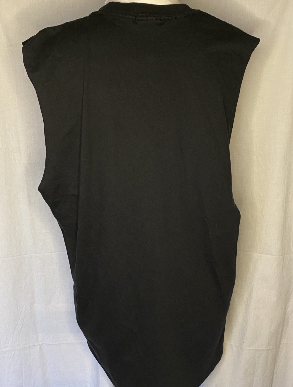 Schwarzes Top mit Weißem Aufdruck
