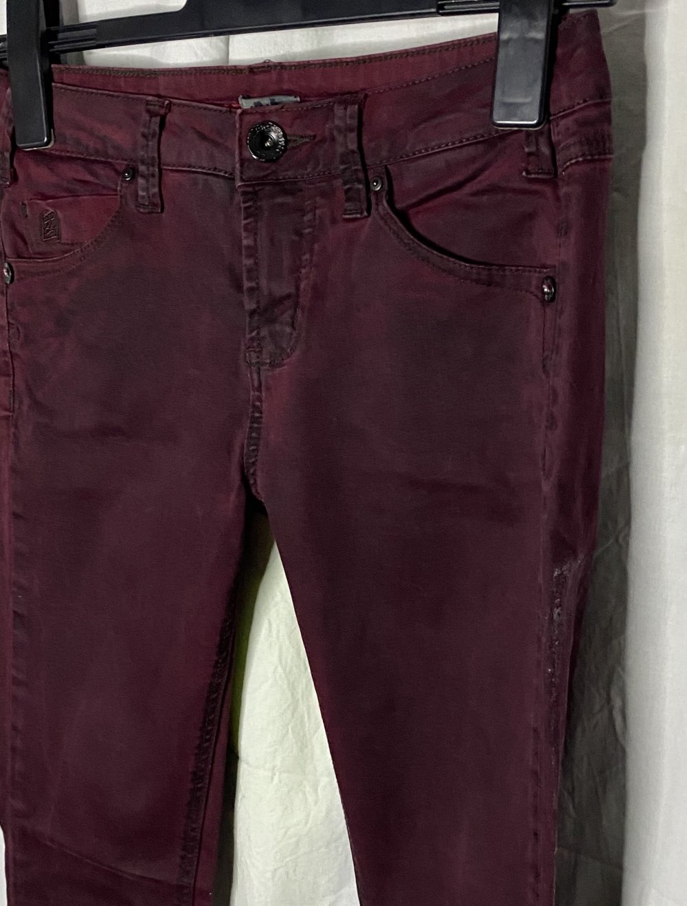 Weinrote Used Look Jeans Hose