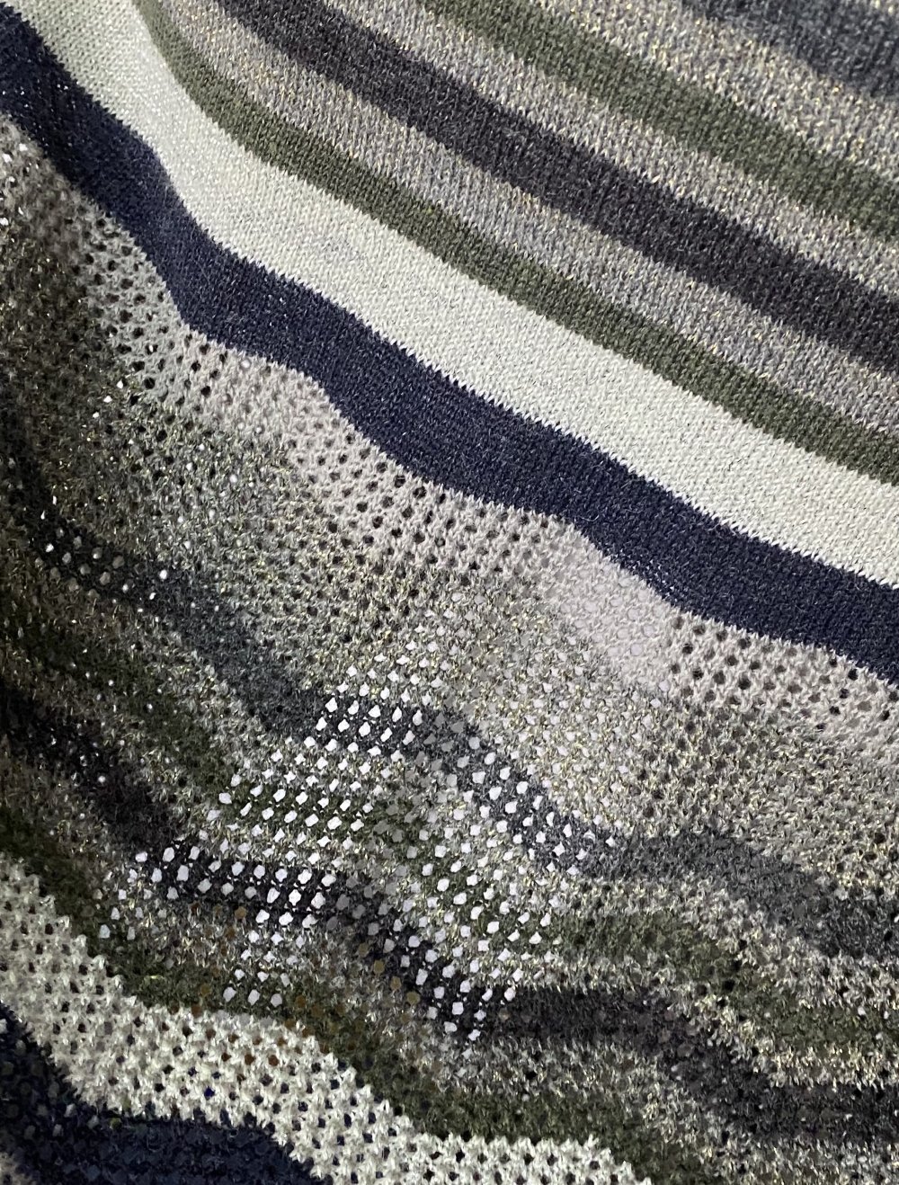 Grau Weiß gestreiftes Glitzer Strick Kleid