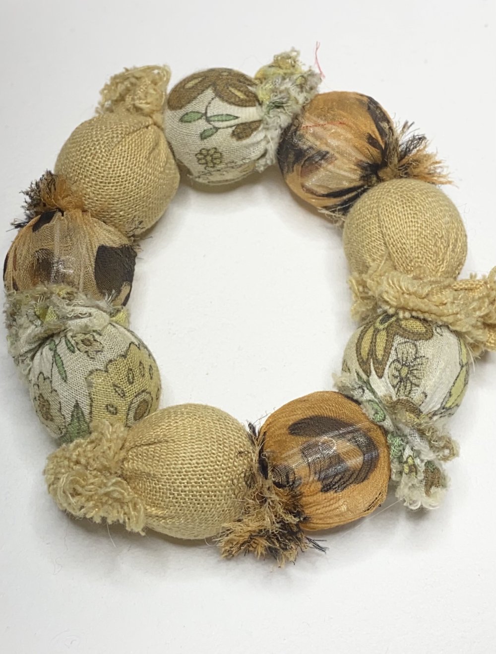 Beige Gemustertes Stoff Glas Perlen Armband