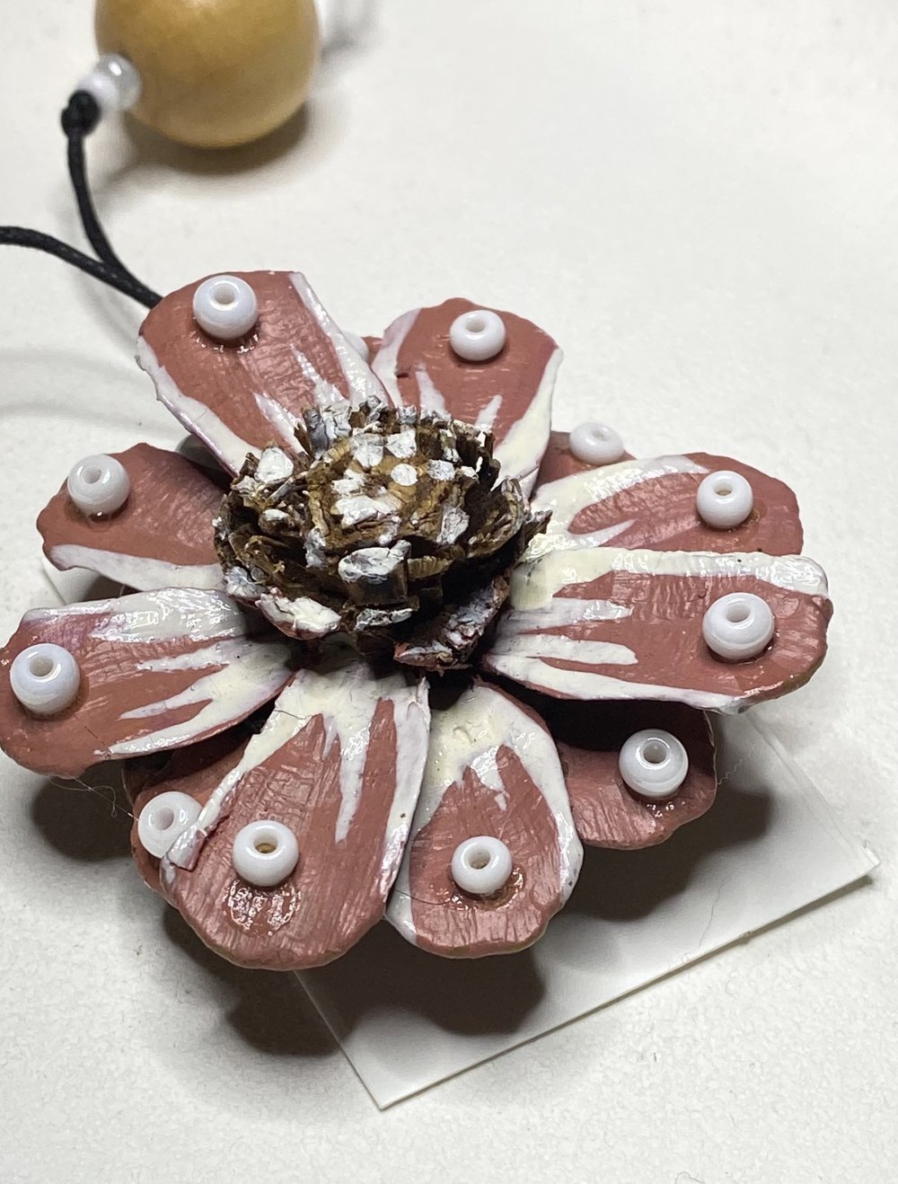 Tannenzapfen Blumen Halskette