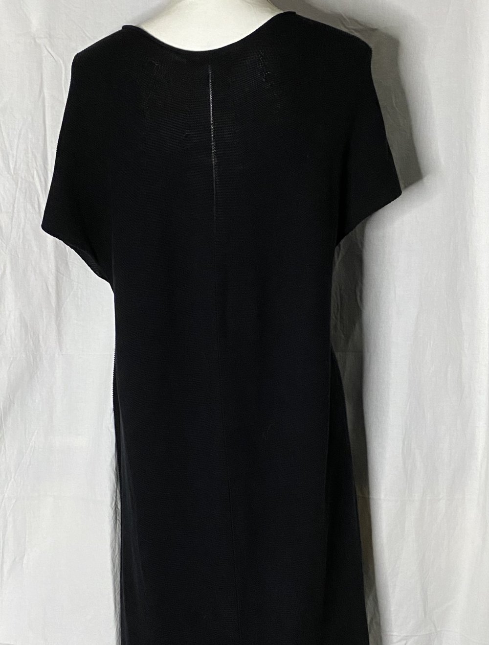 Schwarzes Kurzarm Feinstrick Midi Kleid