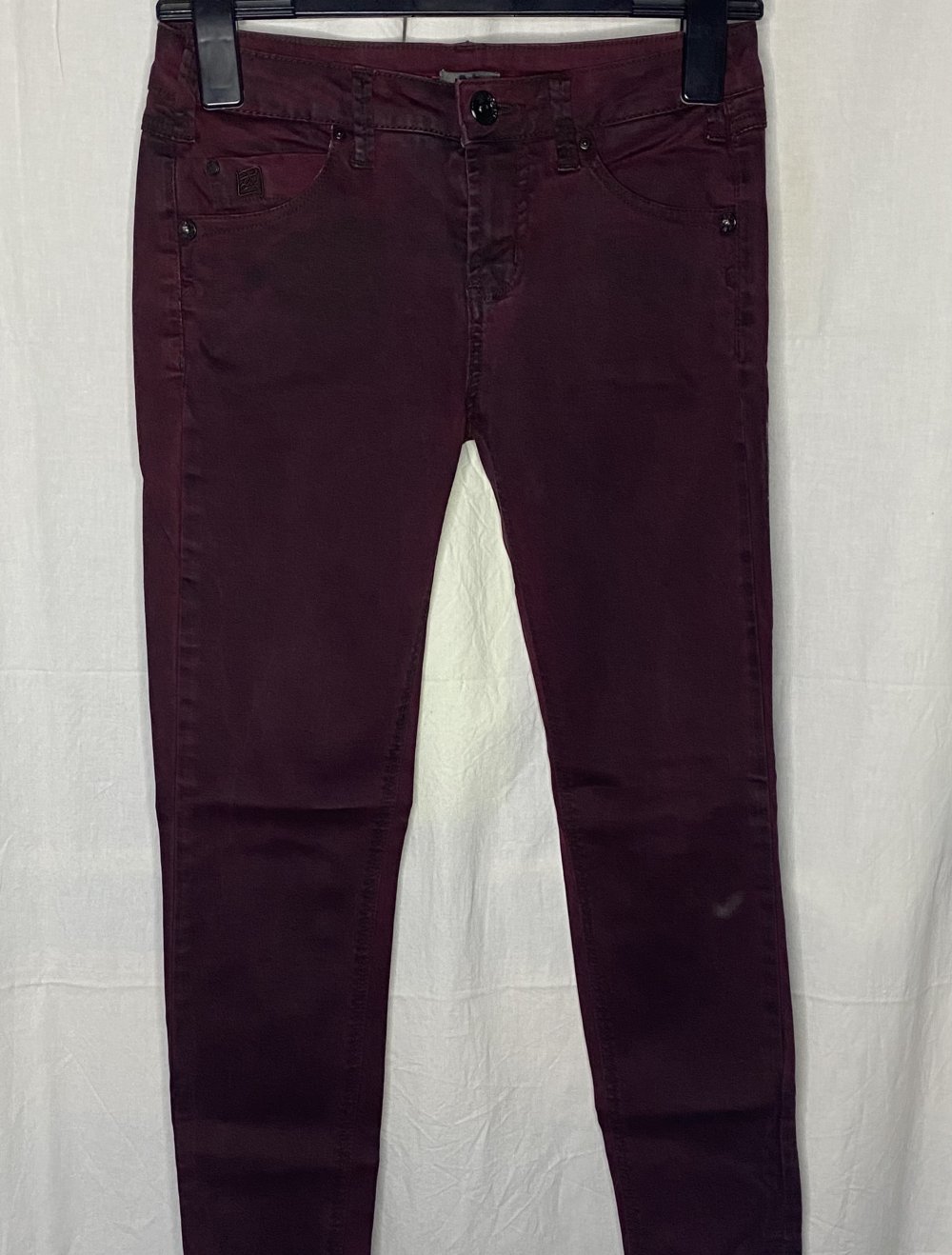 Weinrote Used Look Jeans Hose