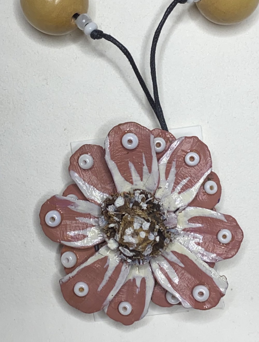 Tannenzapfen Blumen Halskette