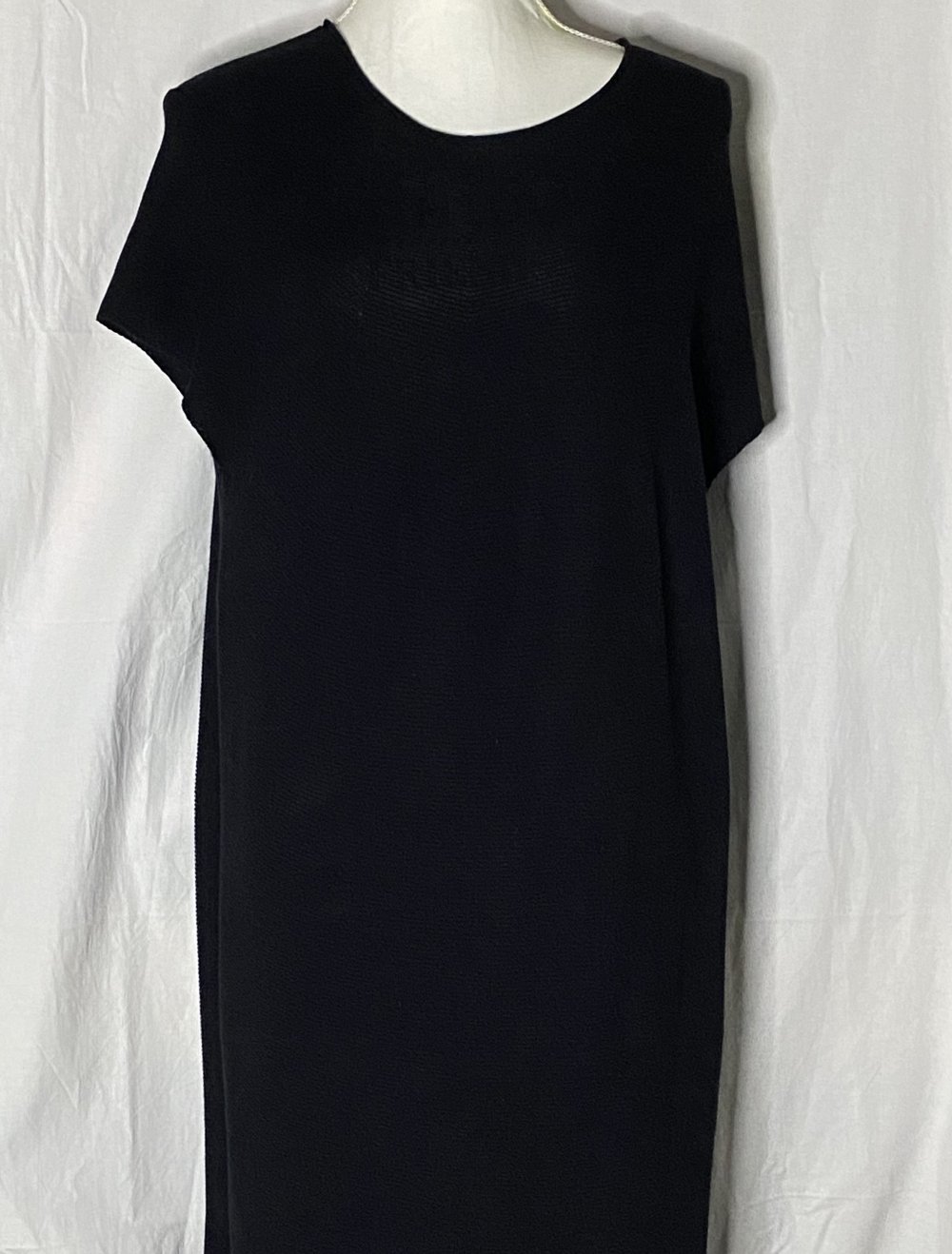 Schwarzes Kurzarm Feinstrick Midi Kleid