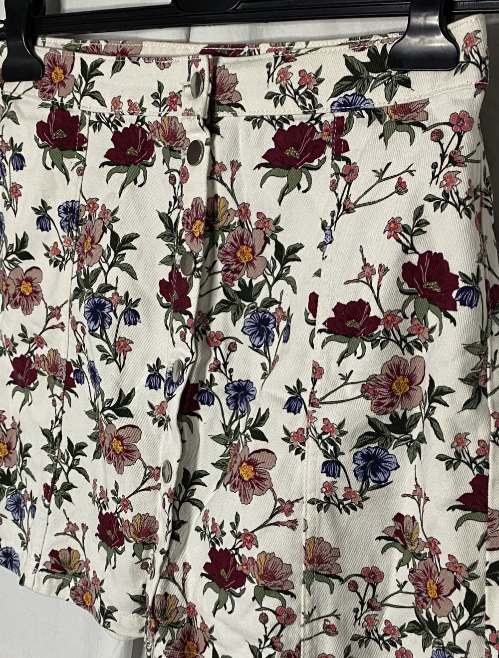 Weißer Trapez Denim High Waist Rock mit Blumen Muster & Knopfleiste