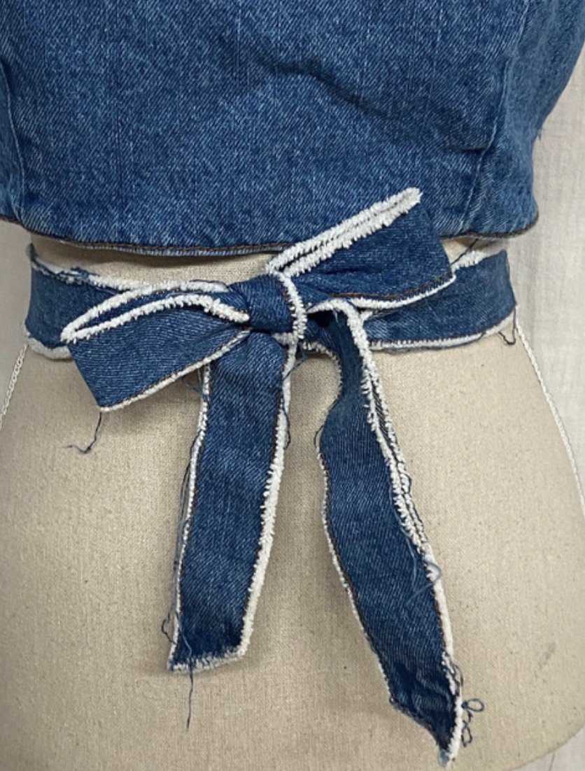 Blaues Used Look Denim Wickel Crop Top