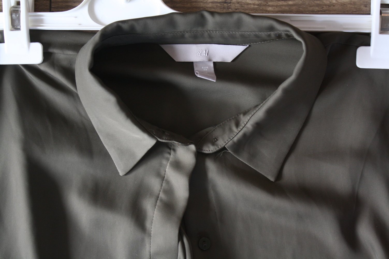 Leichte fliessende Bluse Khaki Farbe M 38 NEUWERTIG Langarmbluse 