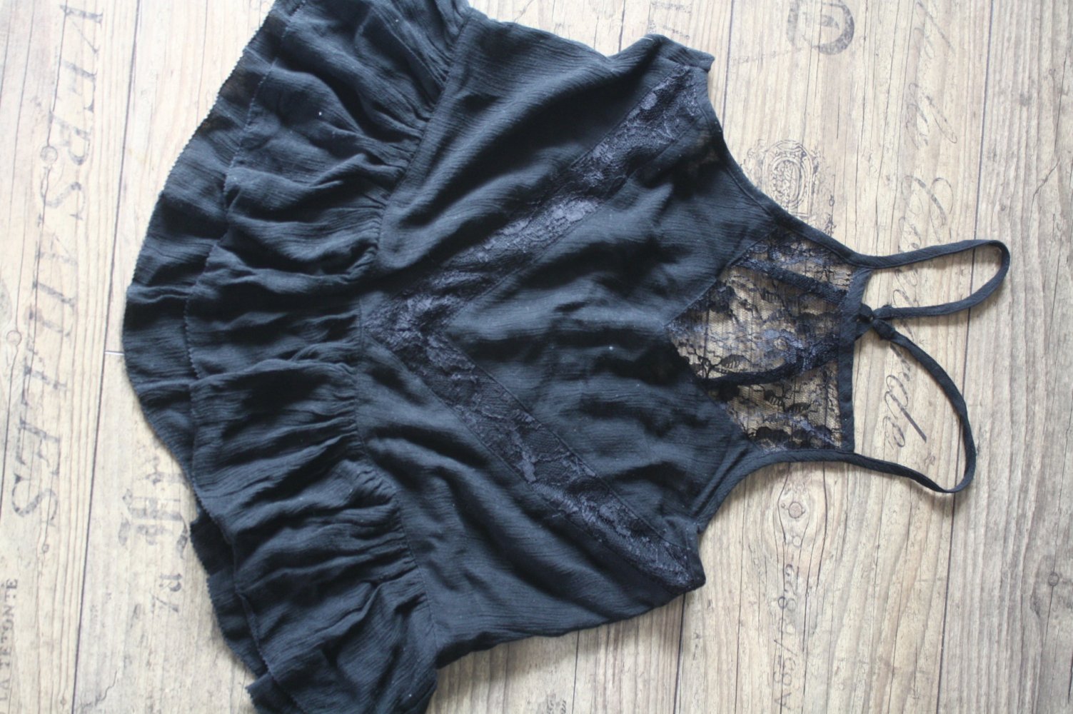 Hollister Abercrombie schwarzes Top mit Spitze und Voilant Trägershirt xs 34 Elfe Coachella wie nEU, kaum angehabt tiefschwarz