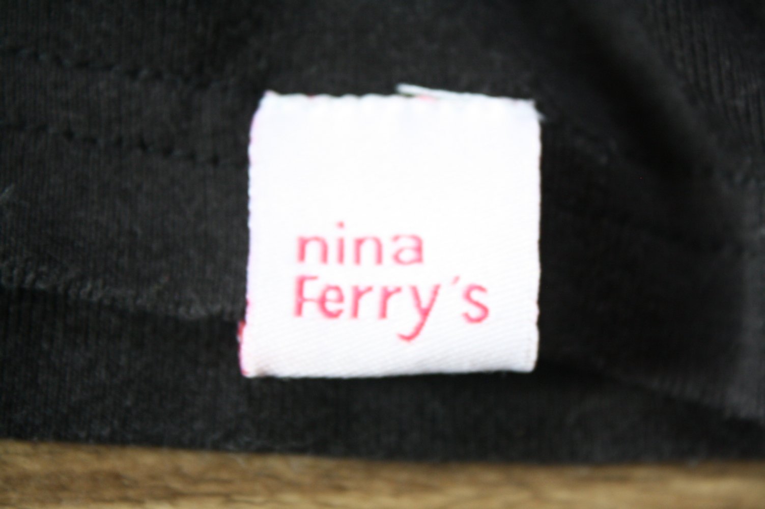 Nina&Ferrys Tshirt schwarz Sommershirt geknöpft Knöpfe M L vorn geknöpft Knopfleiste 
