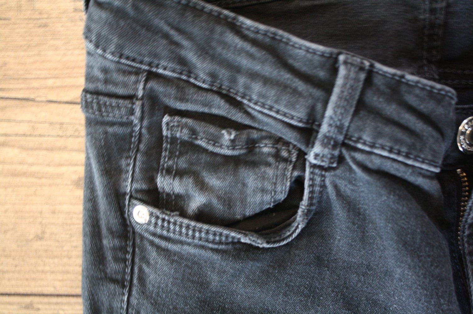 Anthrazitfarbene Jeanshose Zara Trafaluc Denim xs 34 Röhre Skinny 