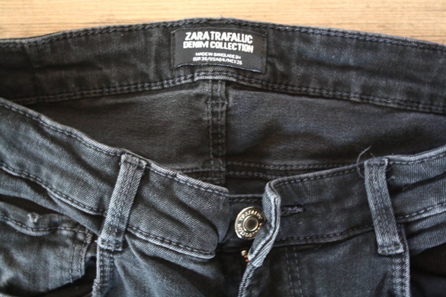 Anthrazitfarbene Jeanshose Zara Trafaluc Denim xs 34 Röhre Skinny 