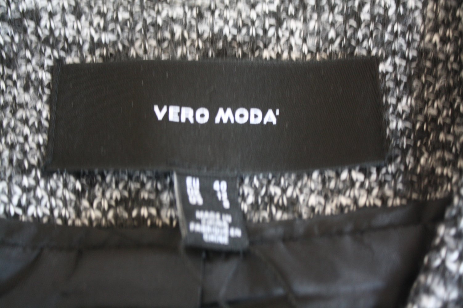 Schöner Blazer von Vero Moda Medium Grey Melange in Grösse 38 40 Neu mit Etikett Kurzjacke 