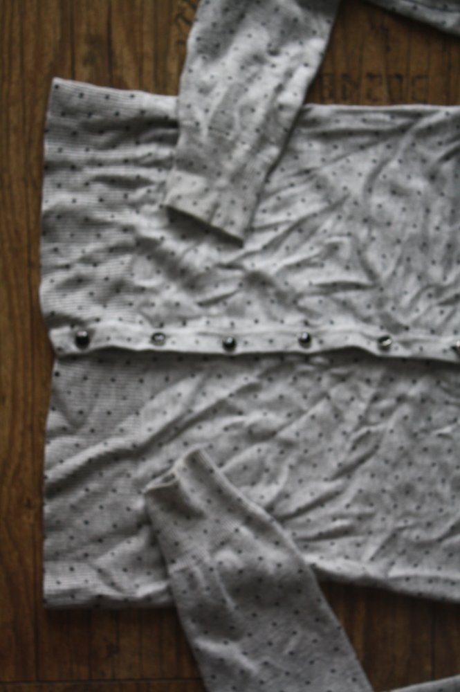 Graue Strickjacke Tally Weijl Puffärmel Punkte gepunktet Knopfleiste S 36 NEUWERTIG Zustand 10/10