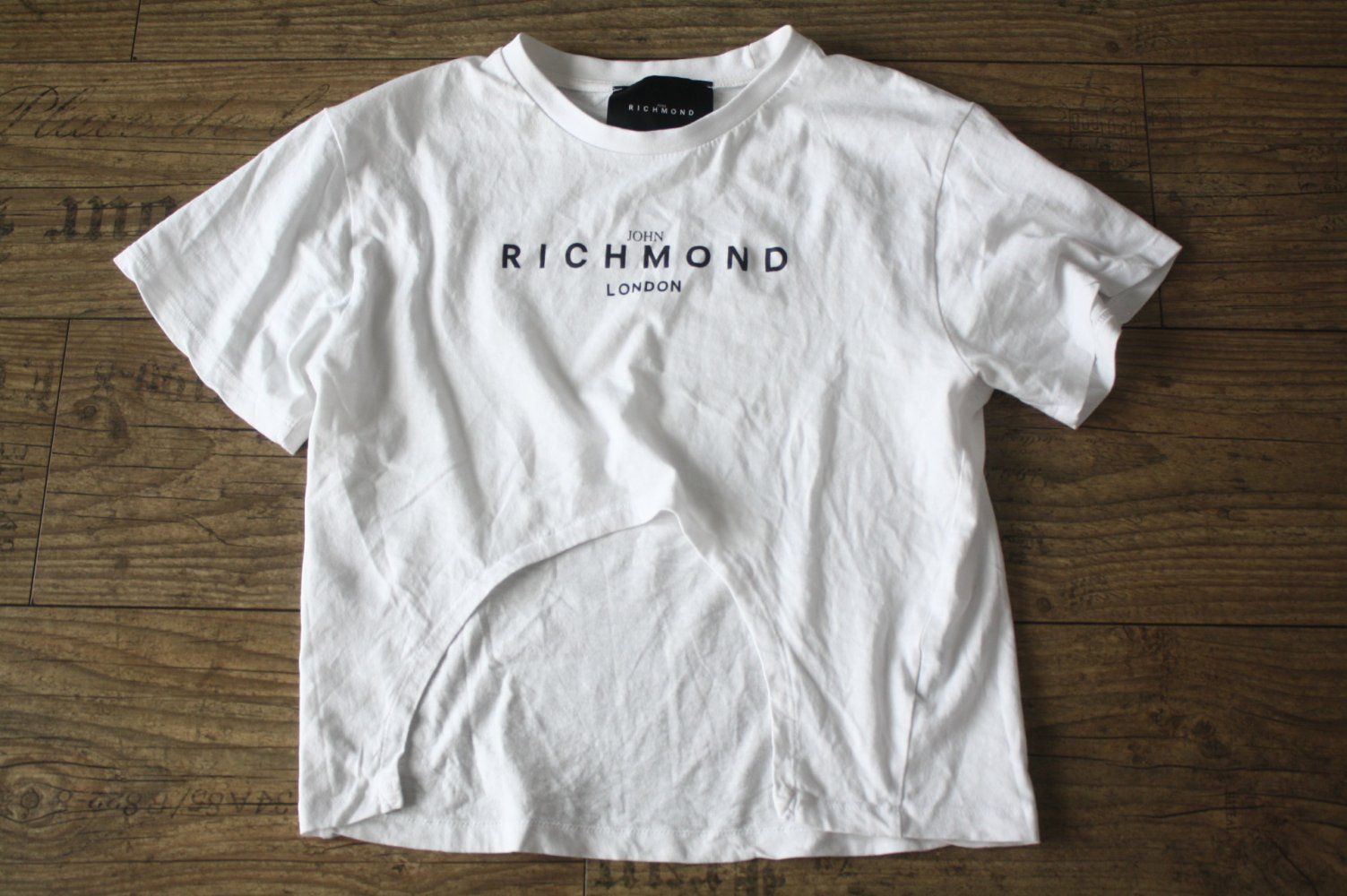 John Richmond London Baumwollshirt weisses Tshirt mit Cut Out vorn Gr S 36 wie neu, kaum angehabt