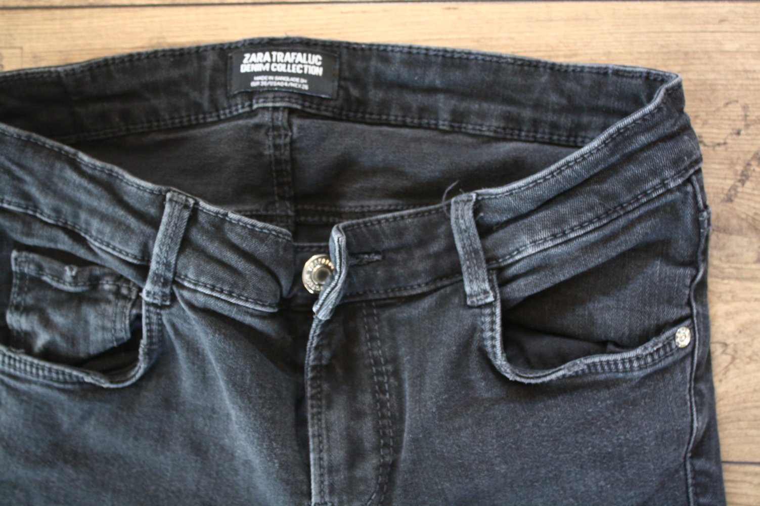 Anthrazitfarbene Jeanshose Zara Trafaluc Denim xs 34 Röhre Skinny 