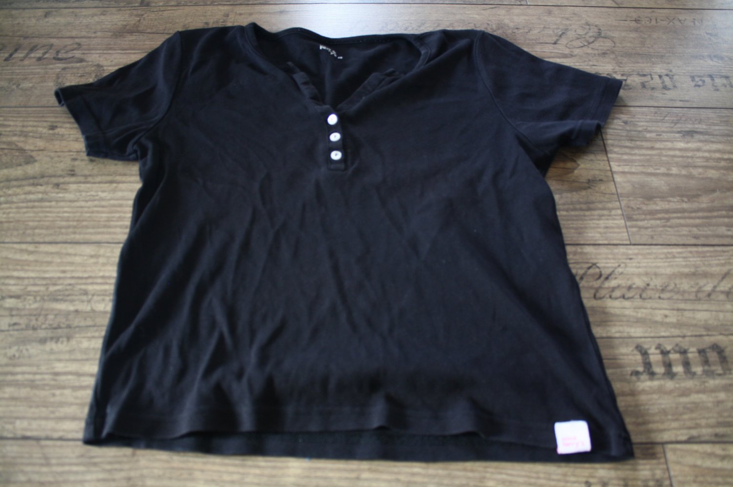 Nina&Ferrys Tshirt schwarz Sommershirt geknöpft Knöpfe M L vorn geknöpft Knopfleiste 